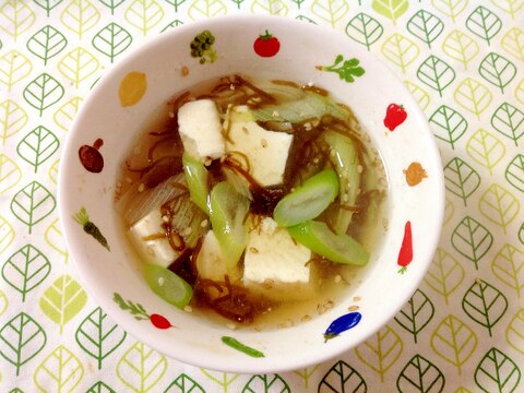 ねぎと豆腐のもずくスープ(o^^o)